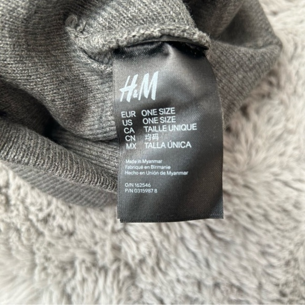 ✨NWOT H&M knit skull fitted hat grey - Picture 4 of 5